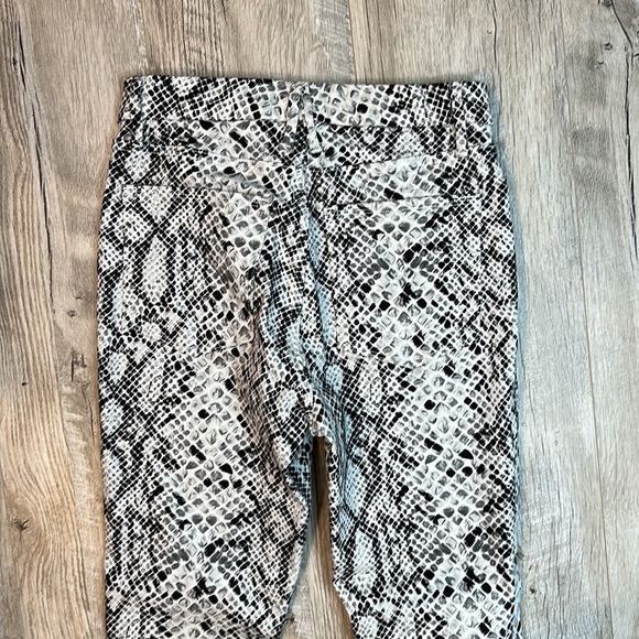 Good American Good Waist Snake Skin Print Tummy Control Flattering Skinny Jeans - Picture 5 of 8